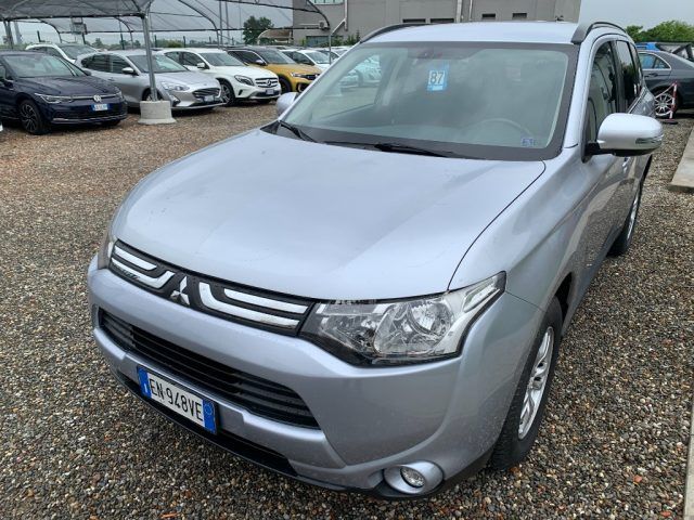 MITSUBISHI Outlander 2.2 DI-D 4WD Intense