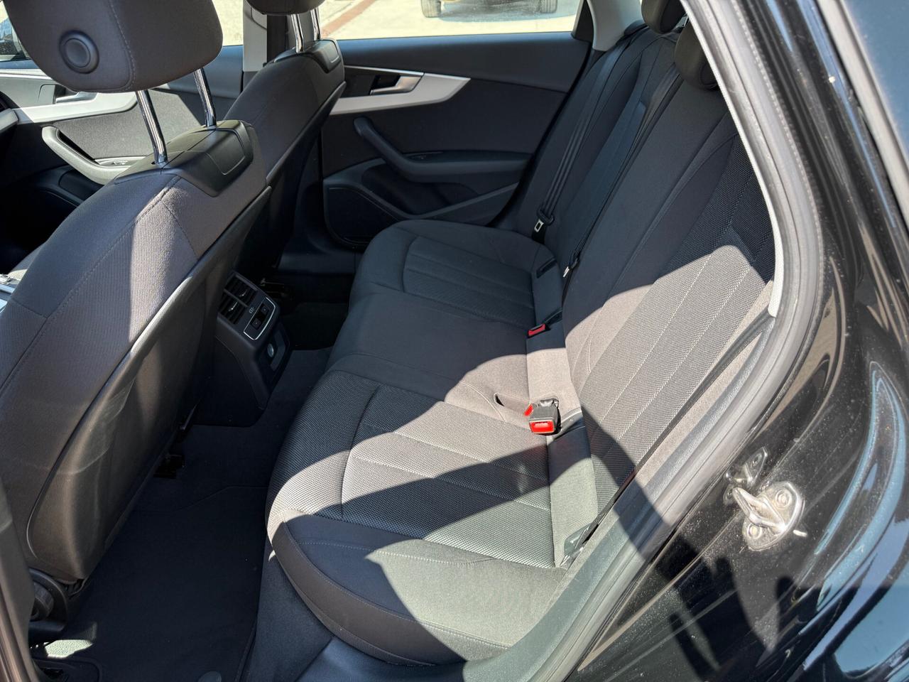 Audi A4 30 TDI S tronic Business