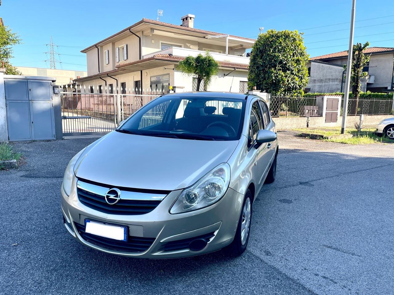 Opel Corsa 1.2 5 porte Cosmo per Neopatentati