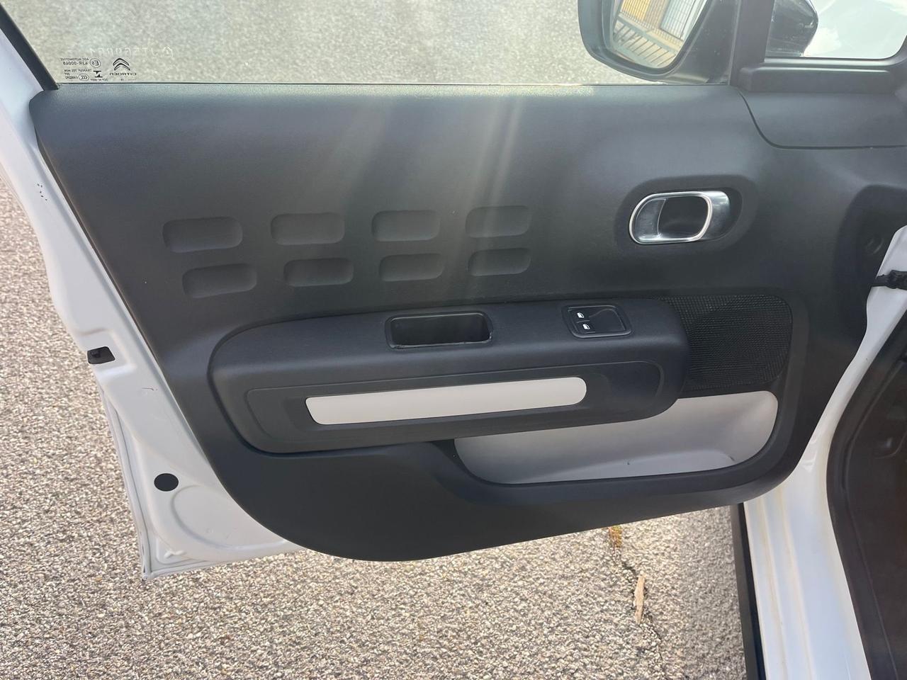 Citroen C3 BlueHDi Shine abbinata a Carrattrezzi