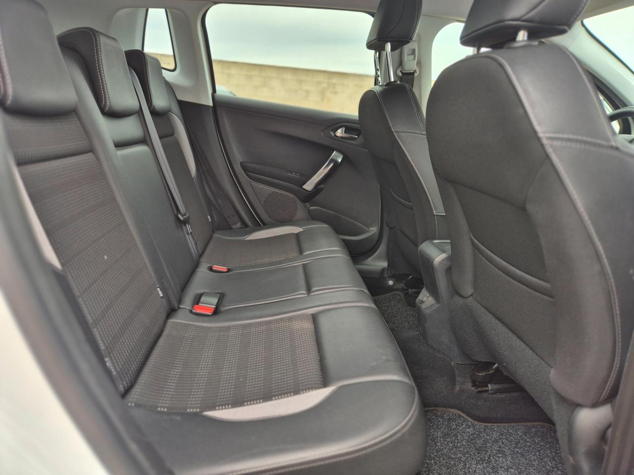 Peugeot 2008 BlueHDi 100 Allure 2015