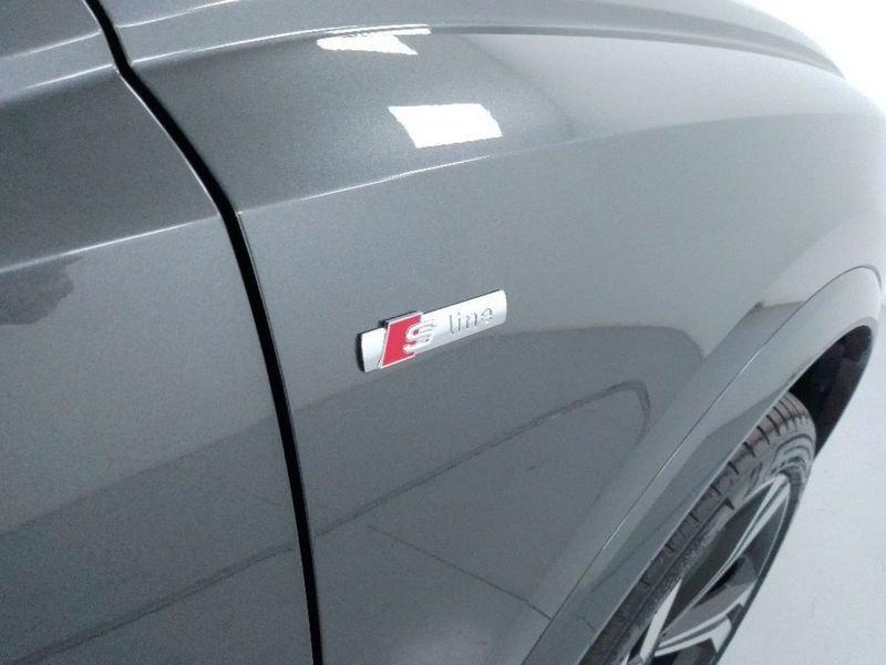 Audi Q3 Sportback 40 2.0 tdi Identity Black quattro 193cv s-tronic