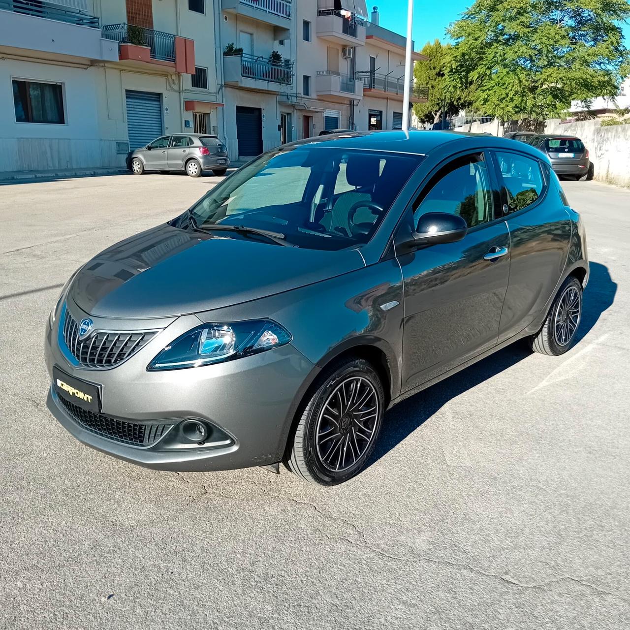 Lancia Ypsilon 1.0 FireFly 5 porte S&S Hybrid Ecochic Silver