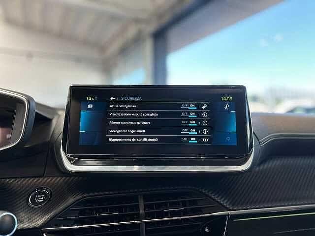 Peugeot 2008 motore elettrico 136 CV GT Pack