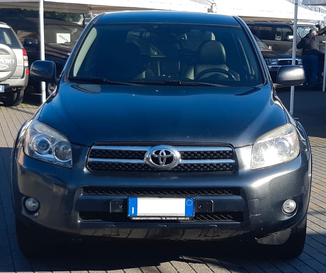 TOYOTA RAV4 Crossover 2.2D Luxury -MOTORE NUOVO-