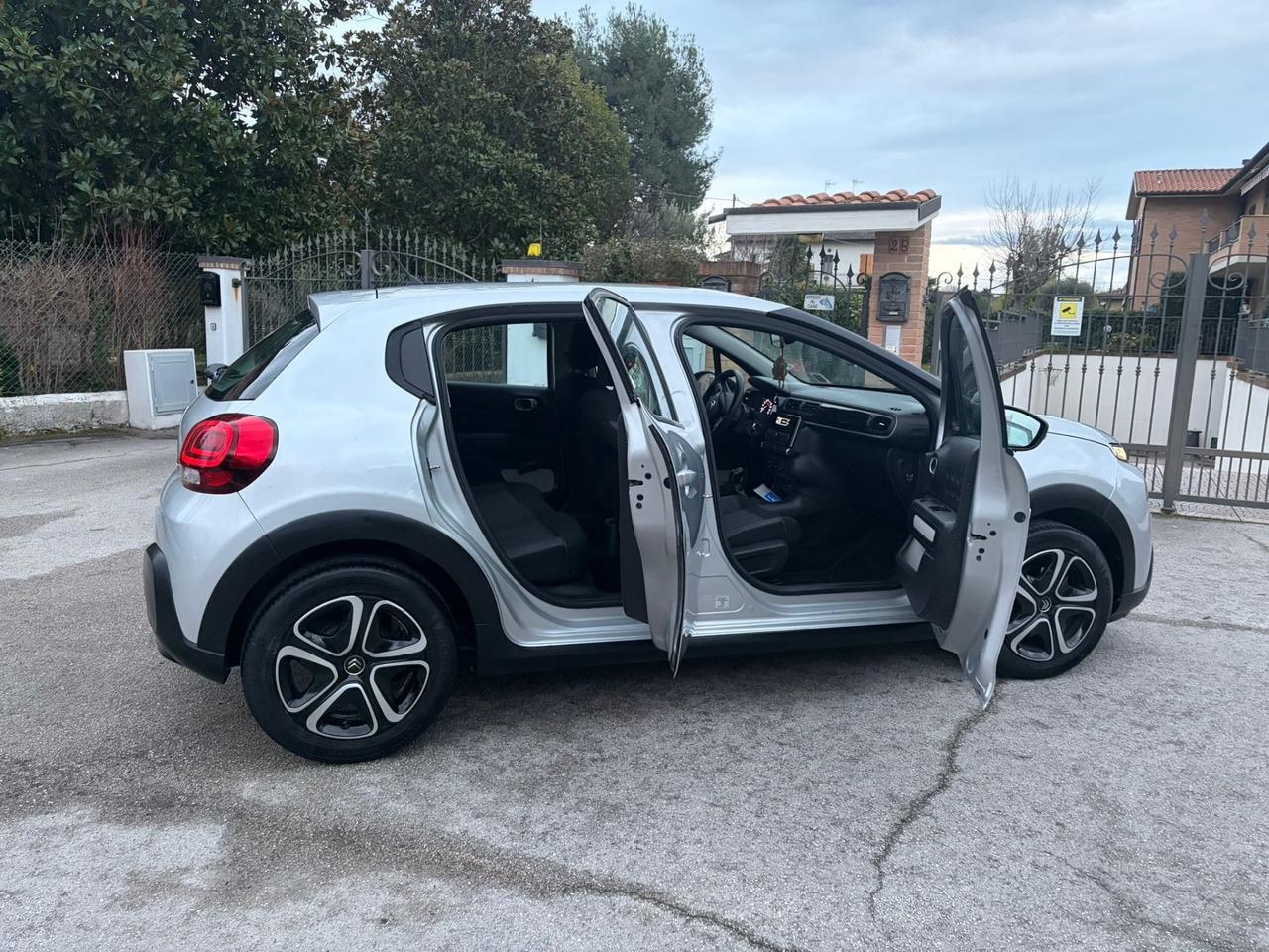 Utilitaria 1.2 benzina neopatentati