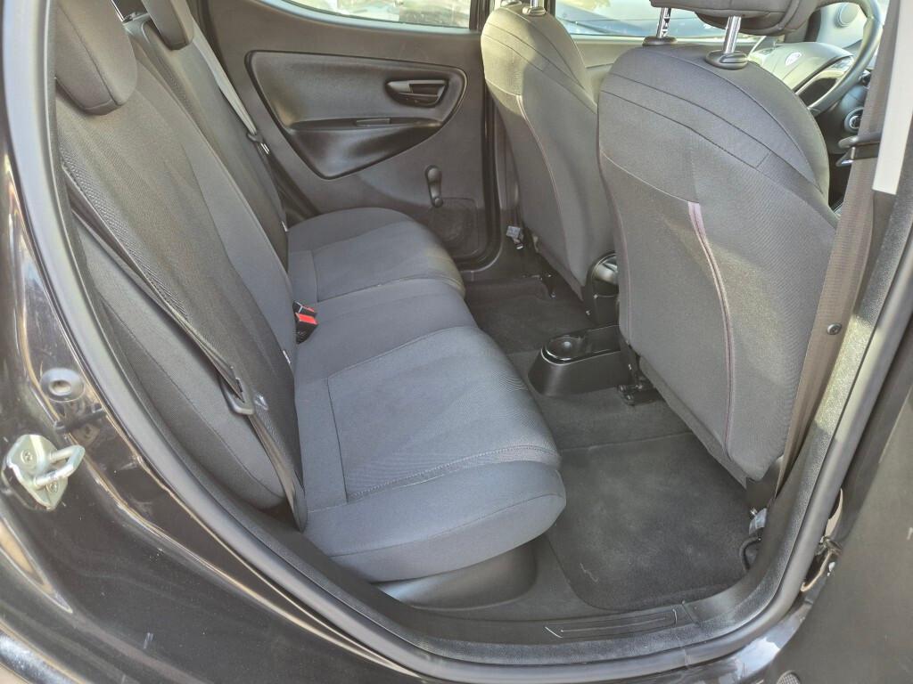Lancia Ypsilon 1.2 69 CV 5-POSTI Gold