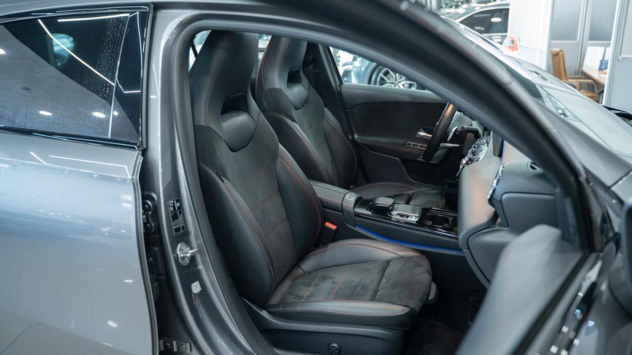 Mercedes-benz A 180 D PREMIUM PLUS AMG 19" TETTO PACK LUCI MULTIBEAM FULL OPTIONAL