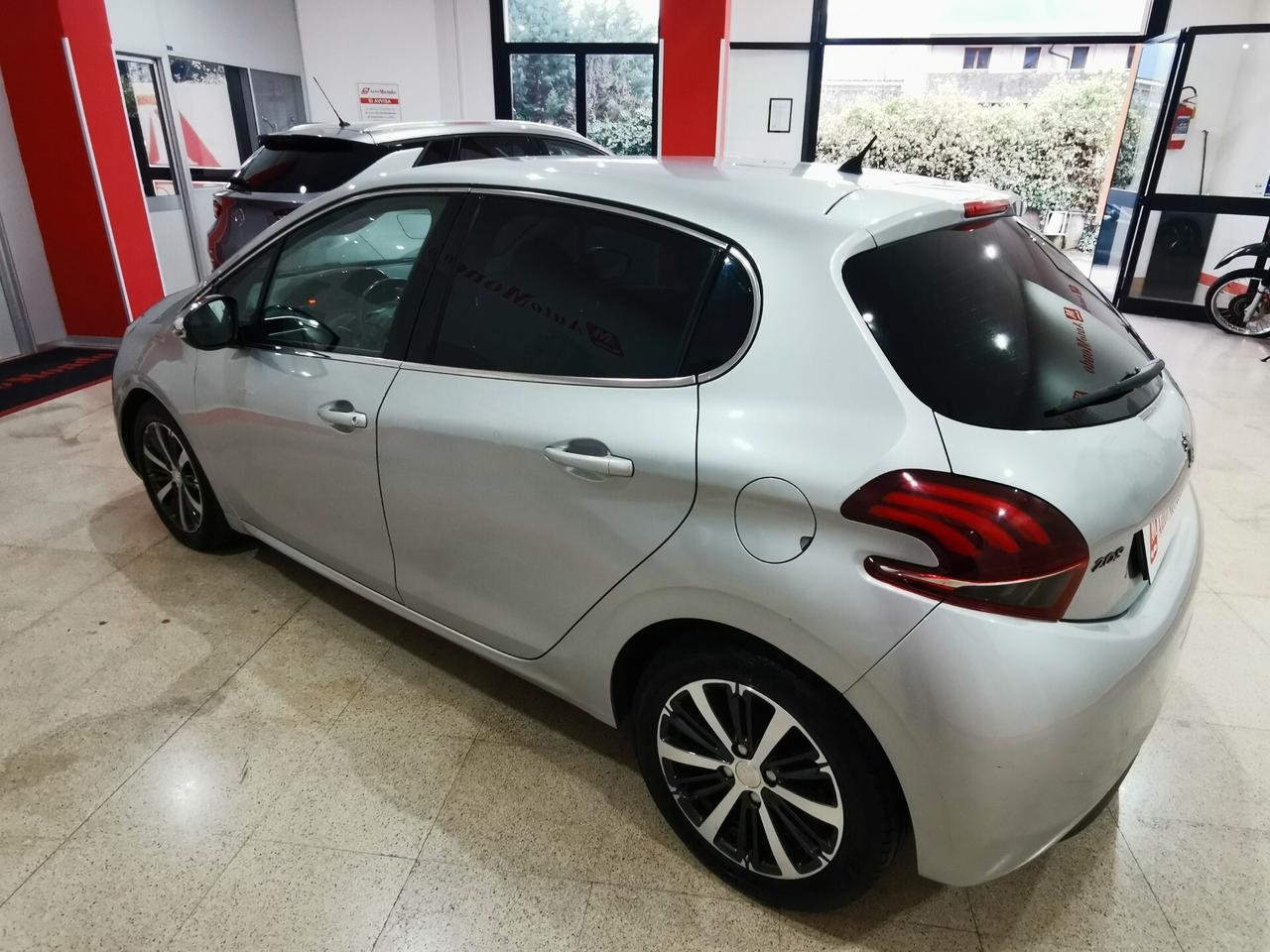 Peugeot 208 BlueHDi 75 5 porte Allure