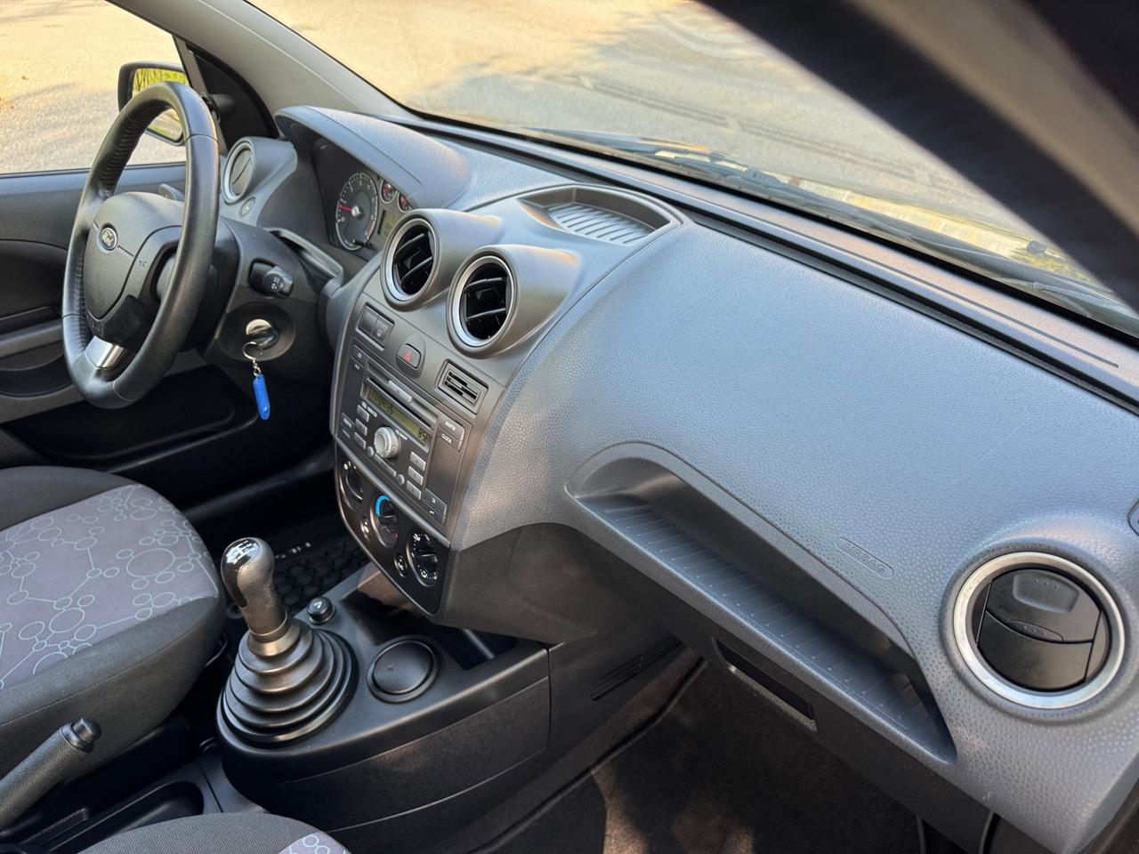 Ford Fiesta 1.2 16V 3p. neopatentati