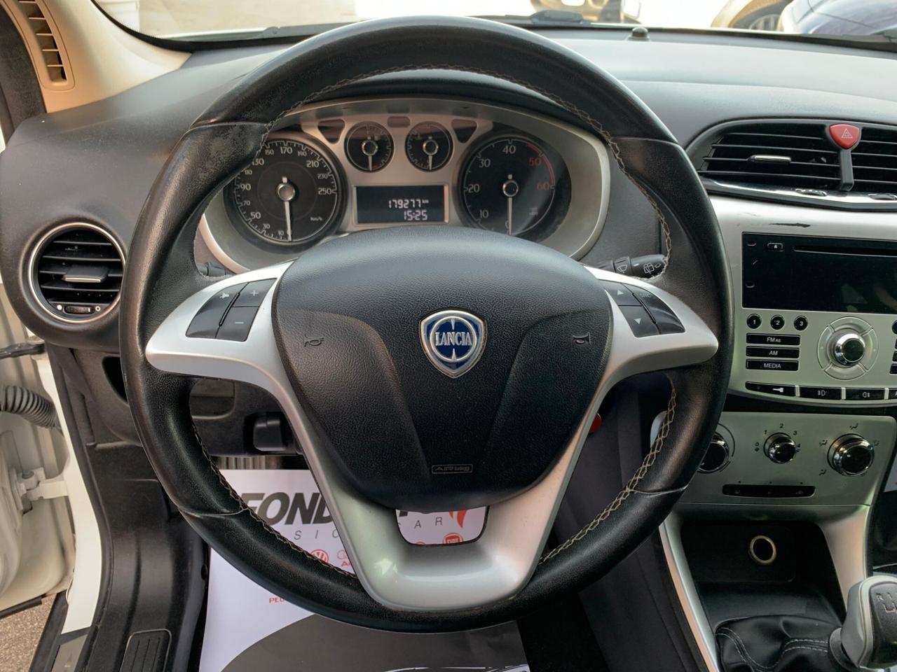 Lancia Delta 1.6 MJT DPF 105 CV Silver