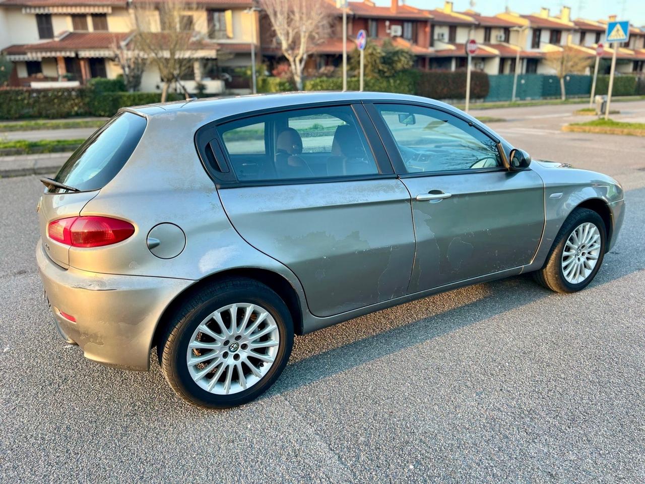 Alfa Romeo 147 2.0 TS Distinctive GPL 5p