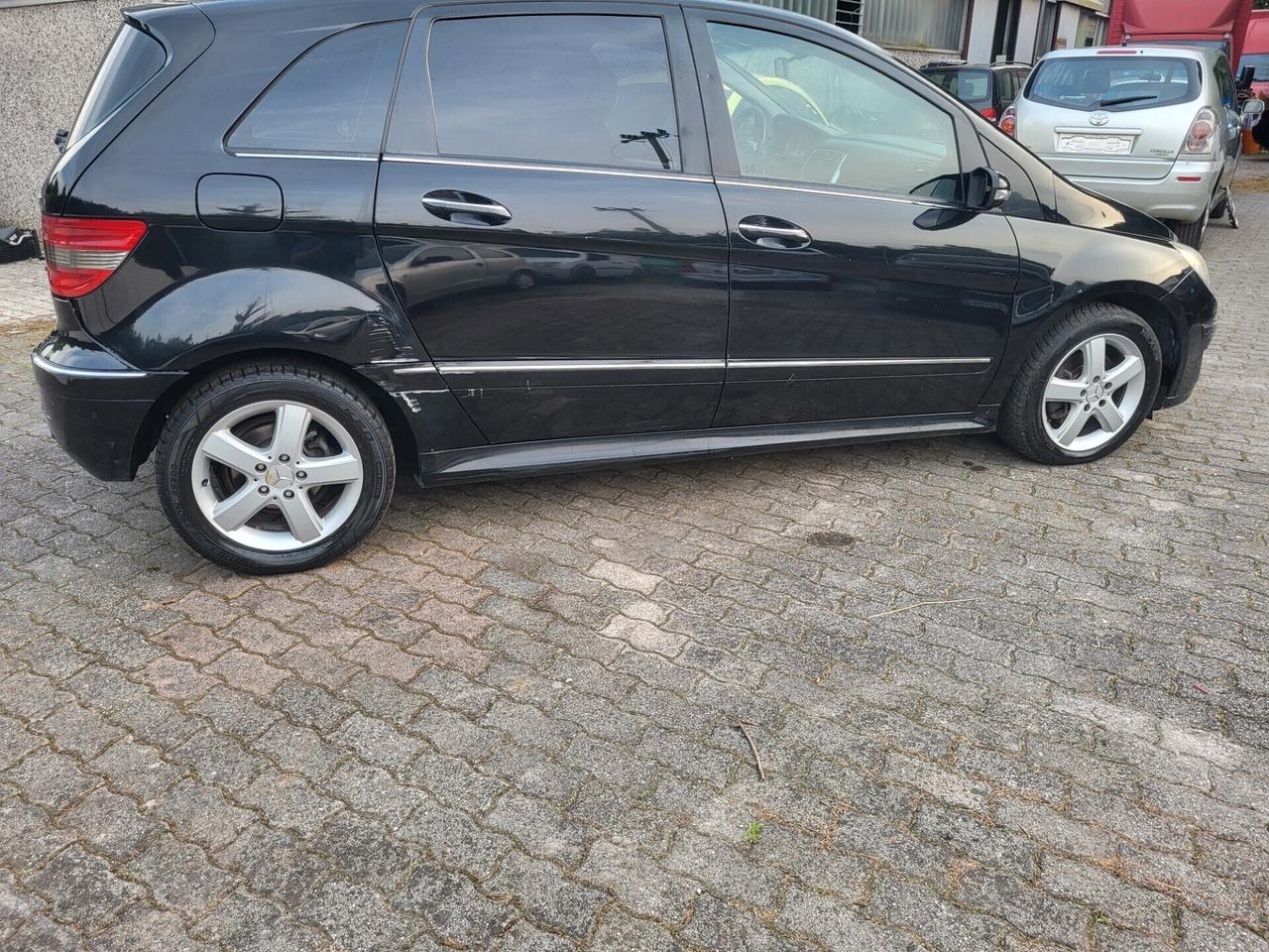 Mercedes-benz B 180