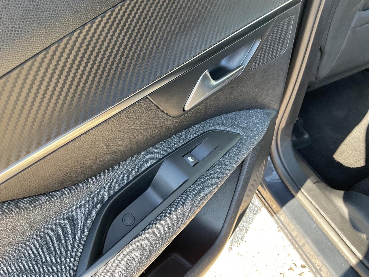 Peugeot 3008 BlueHDi 130 S&S EAT8 Business