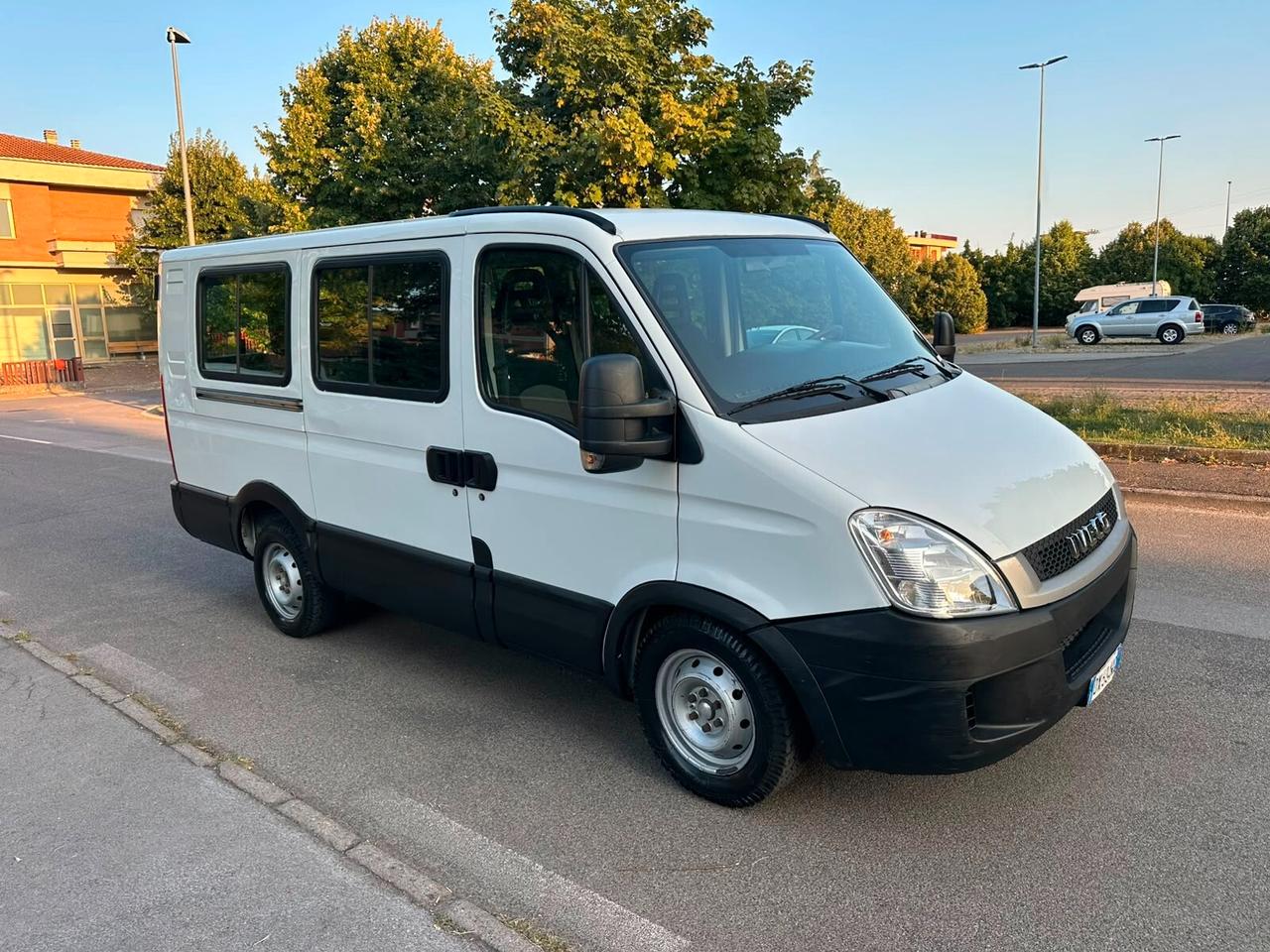 Iveco Daily 29L14 2.3 Hpt 9 posti con gancio traino