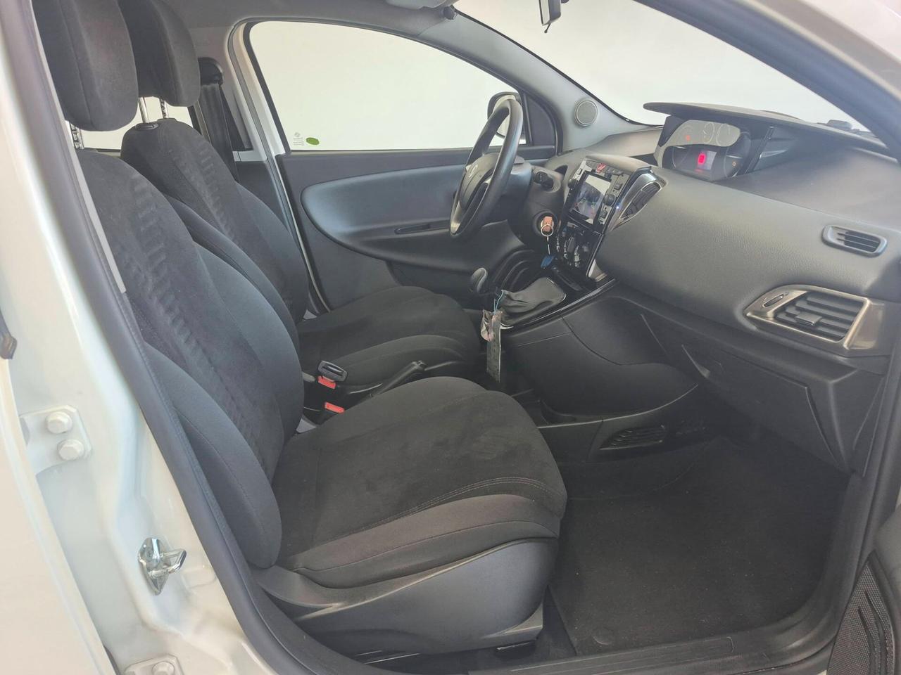 Lancia Ypsilon 0.9 TwinAir 85 CV 5 porte S&S DFN Gold