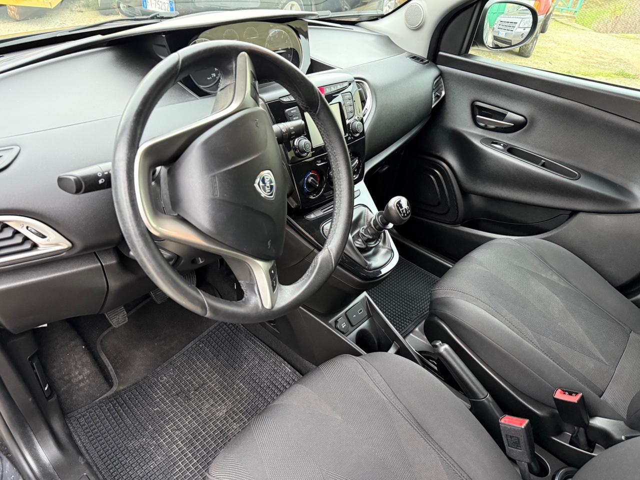 Lancia Ypsilon 1.0 FireFly 5 porte S&S Hybrid Ecochic Gold