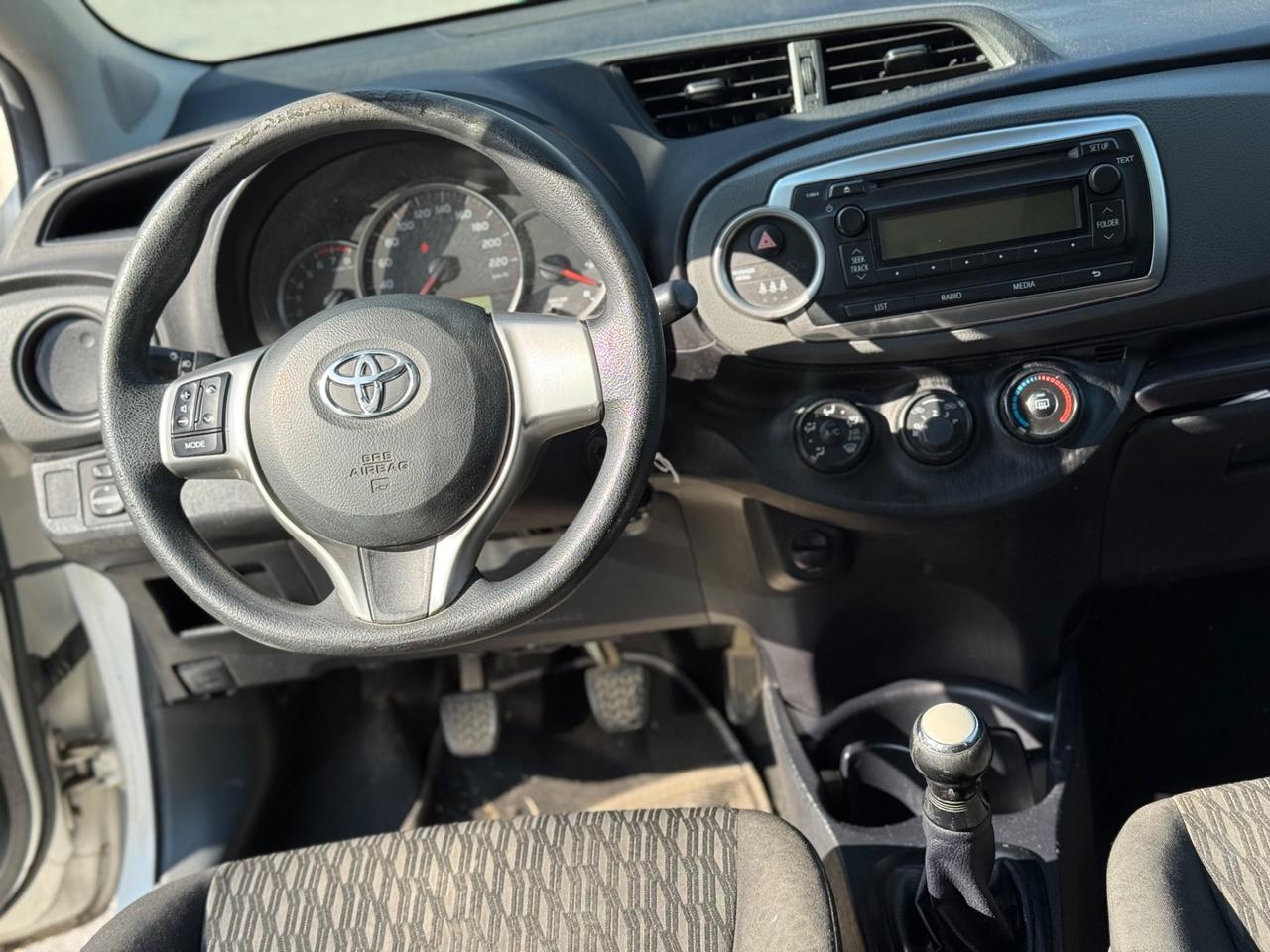 Toyota Yaris 1.0 benzina 5 porte pronta consegna