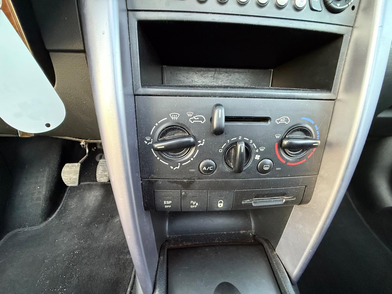 Peugeot 207 1.6 VTi 120CV CC Féline