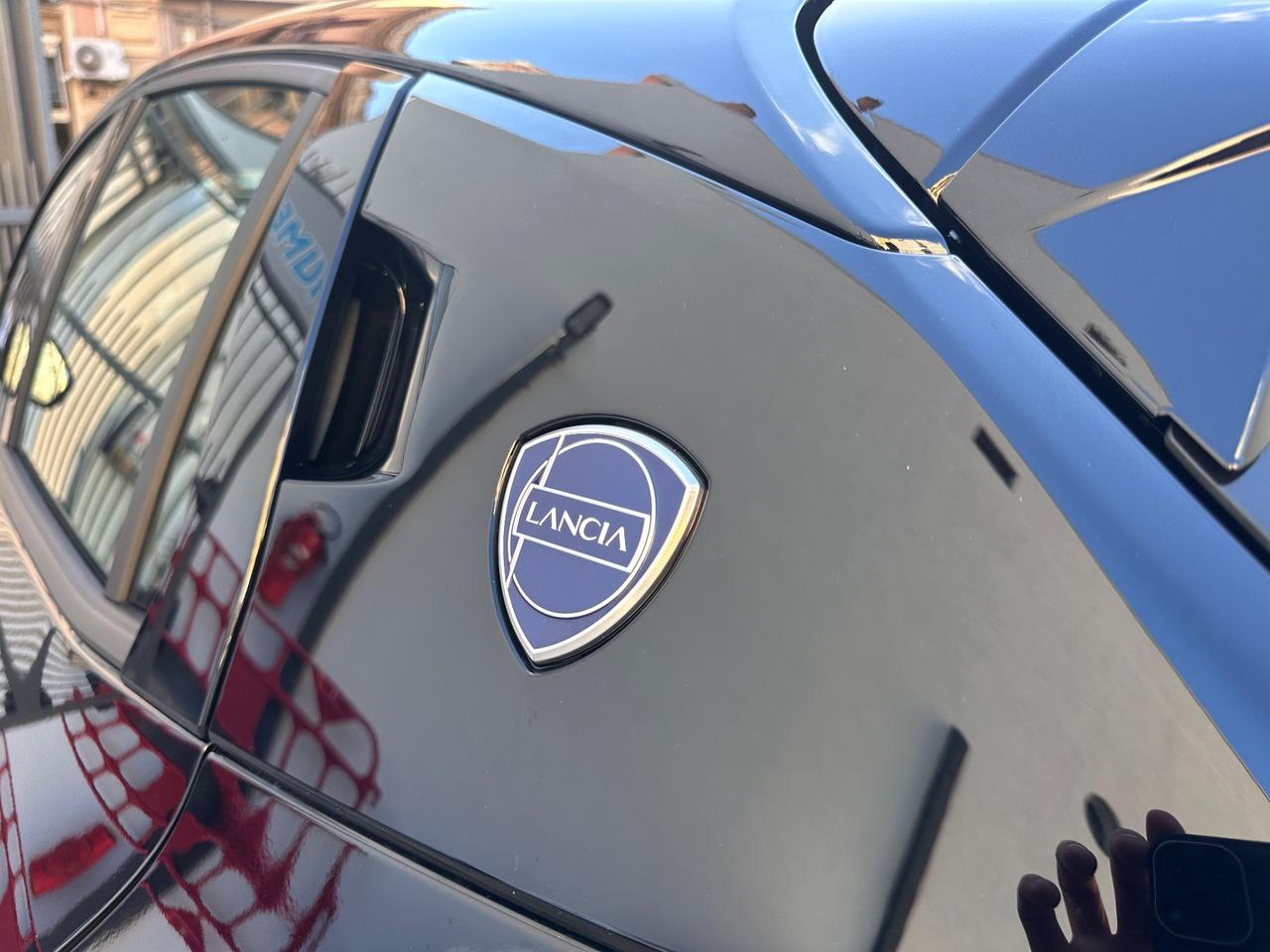 Lancia Ypsilon Hybrid e-DCT Edizione Cassina