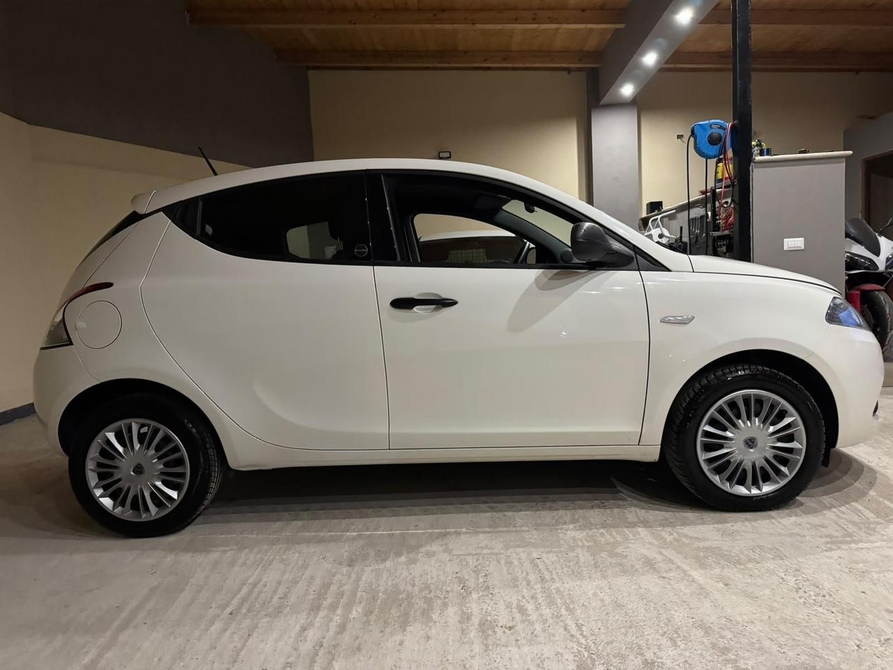 Lancia y 1.0 hybrid