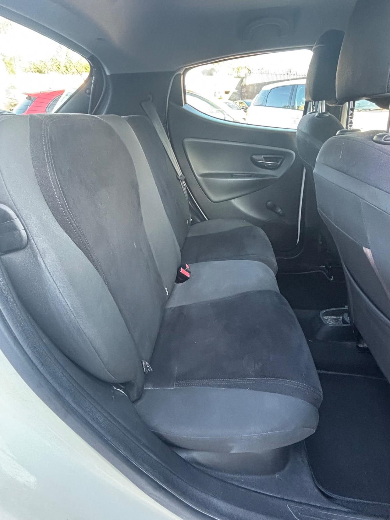Lancia Ypsilon 0.9 TwinAir 85 CV 5 porte Metano Ecochic Elefantino