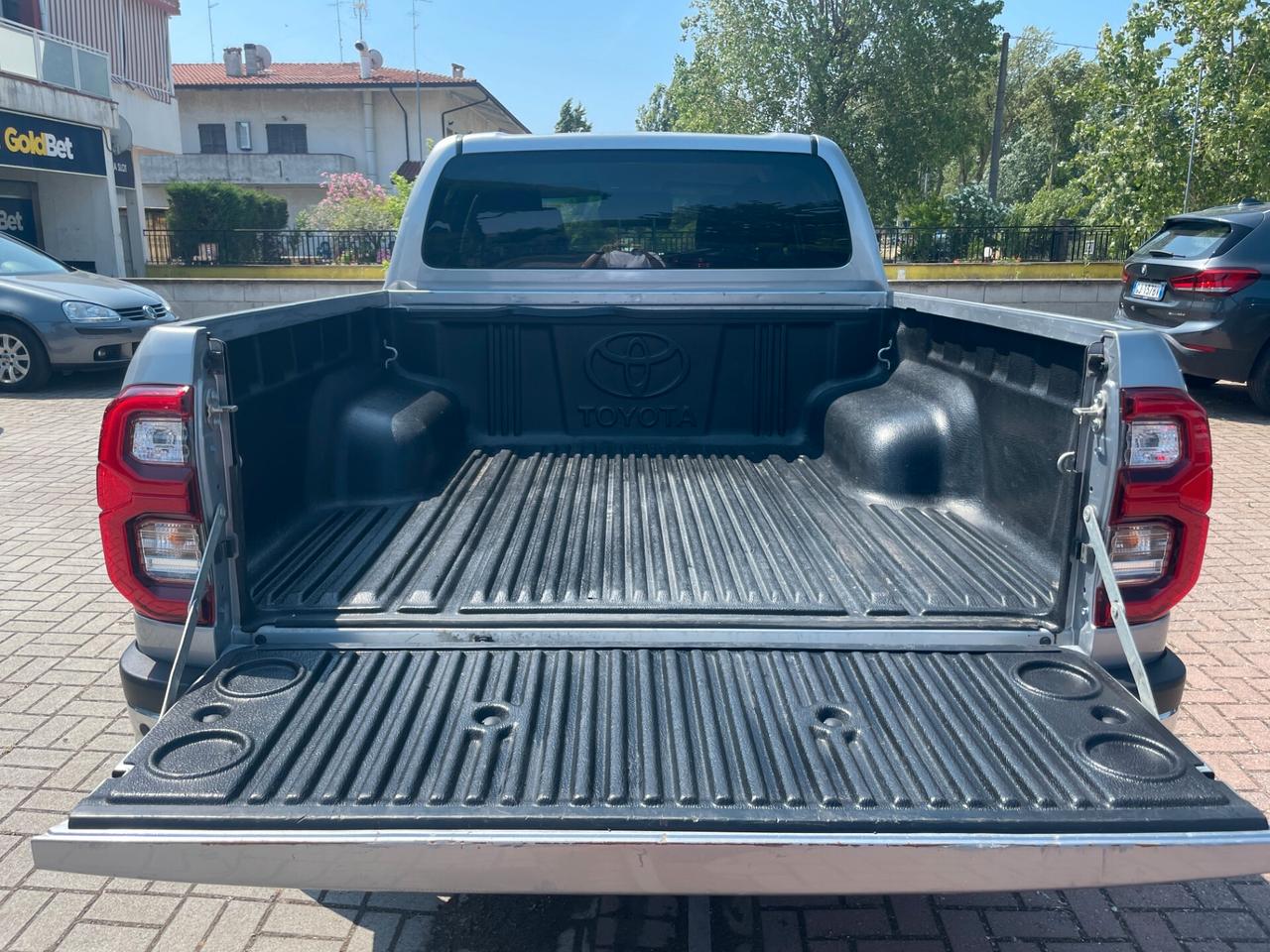 Toyota Hilux 2.4 D-4D A/T 4WD 4 porte Double Cab Executive