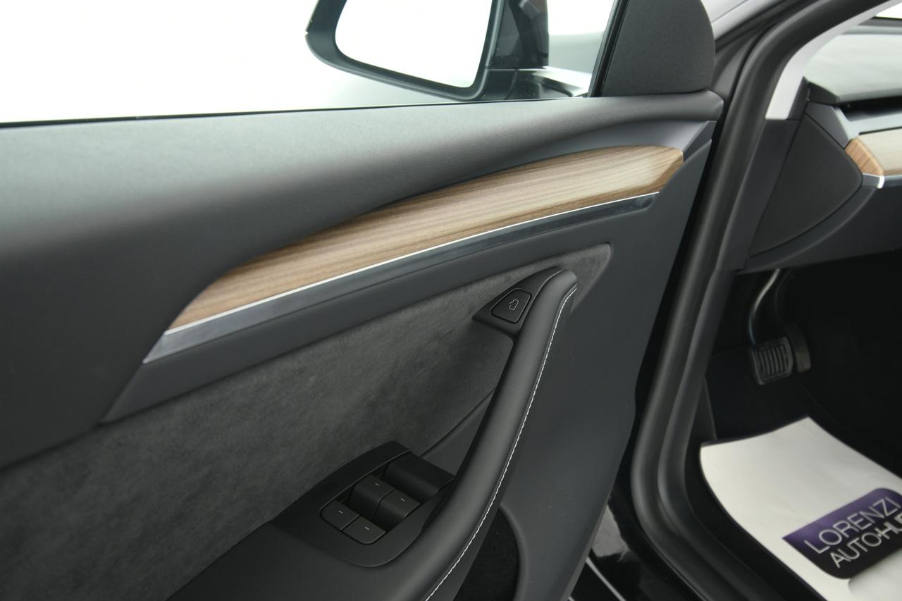 TESLA Model Y Long Range Dual Motor awd + AUTOPYLOT MAX