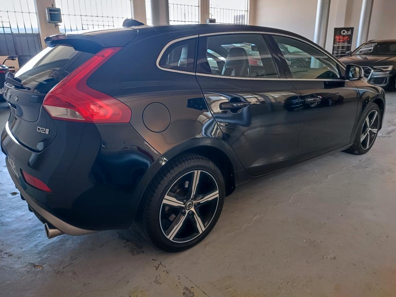 Volvo V40 D2 R-design