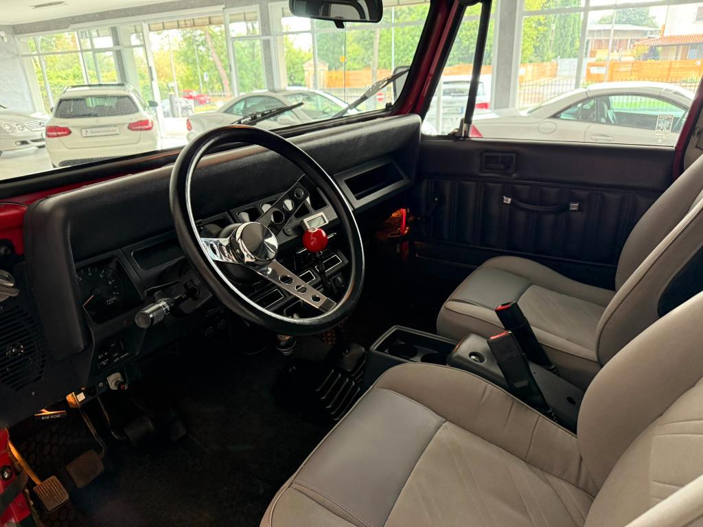 Jeep Wrangler Hard Top 4.0 Laredo autocarro