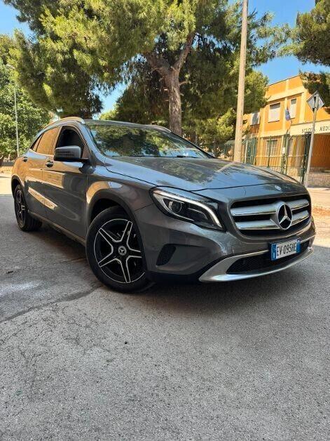 Mercedes-Benz GLA 200d Aut. *FULL OPT.* da VETRINA