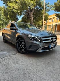 Mercedes-Benz GLA 200d Aut. *FULL OPT.* da VETRINA
