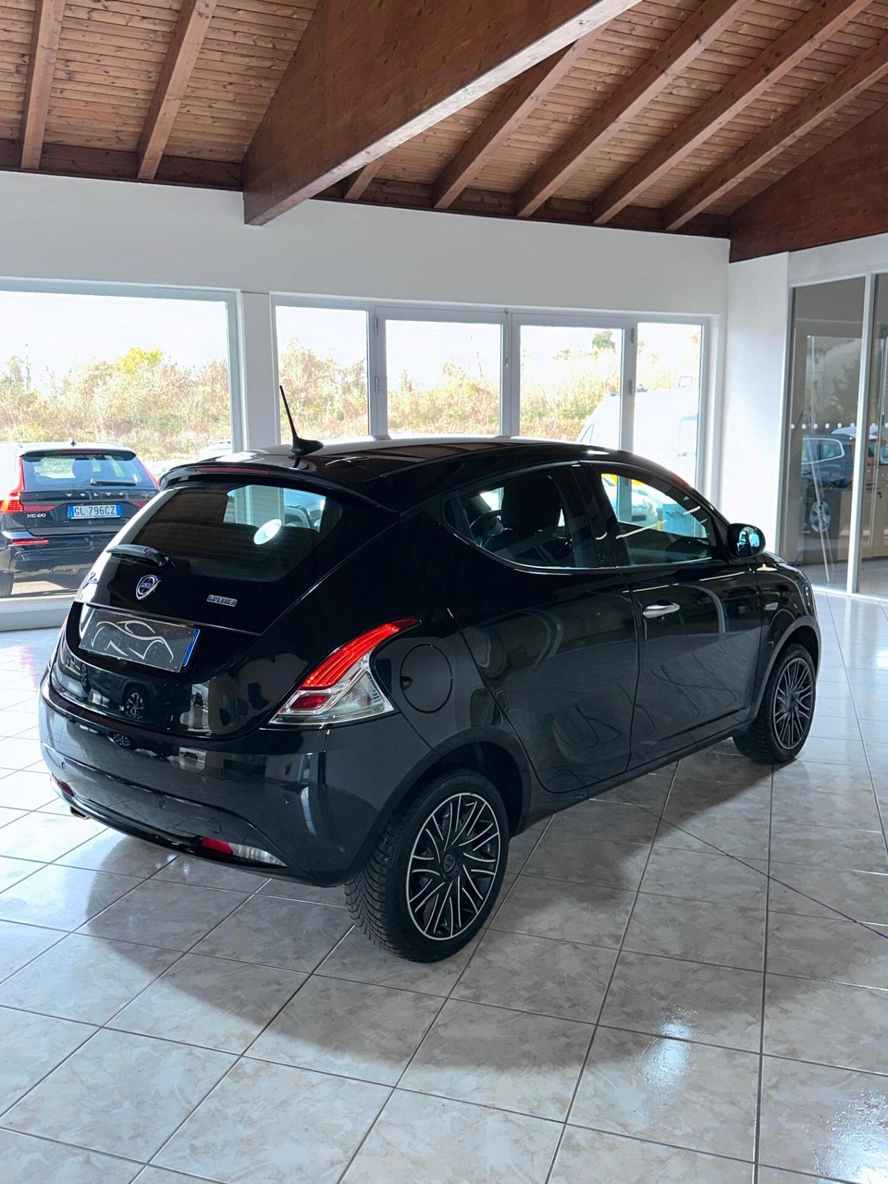 Lancia Ypsilon 1.0 FireFly 5 porte S&S Hybrid Ecochic Gold