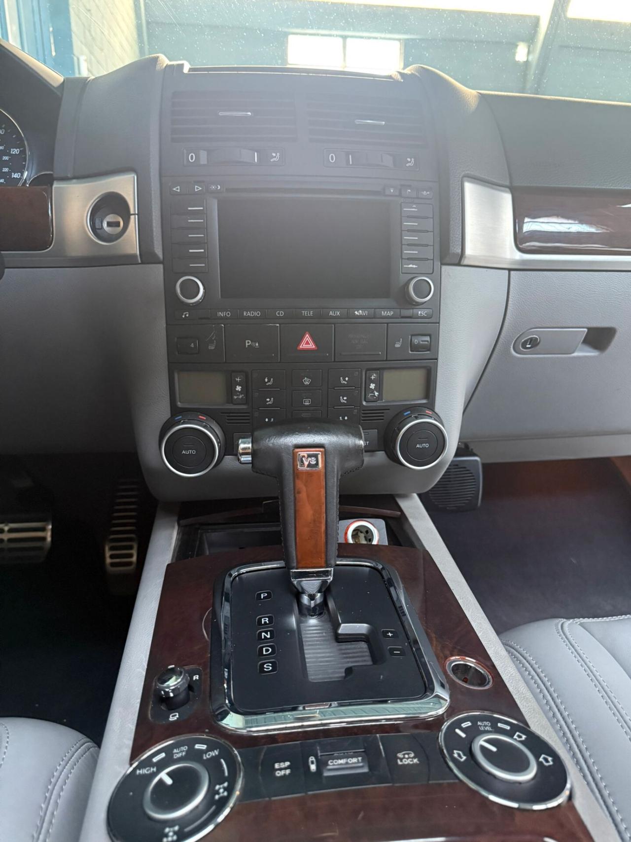 INTROVABILE TOUAREG 4.2 V8 ASI E GANCIO TRAINO