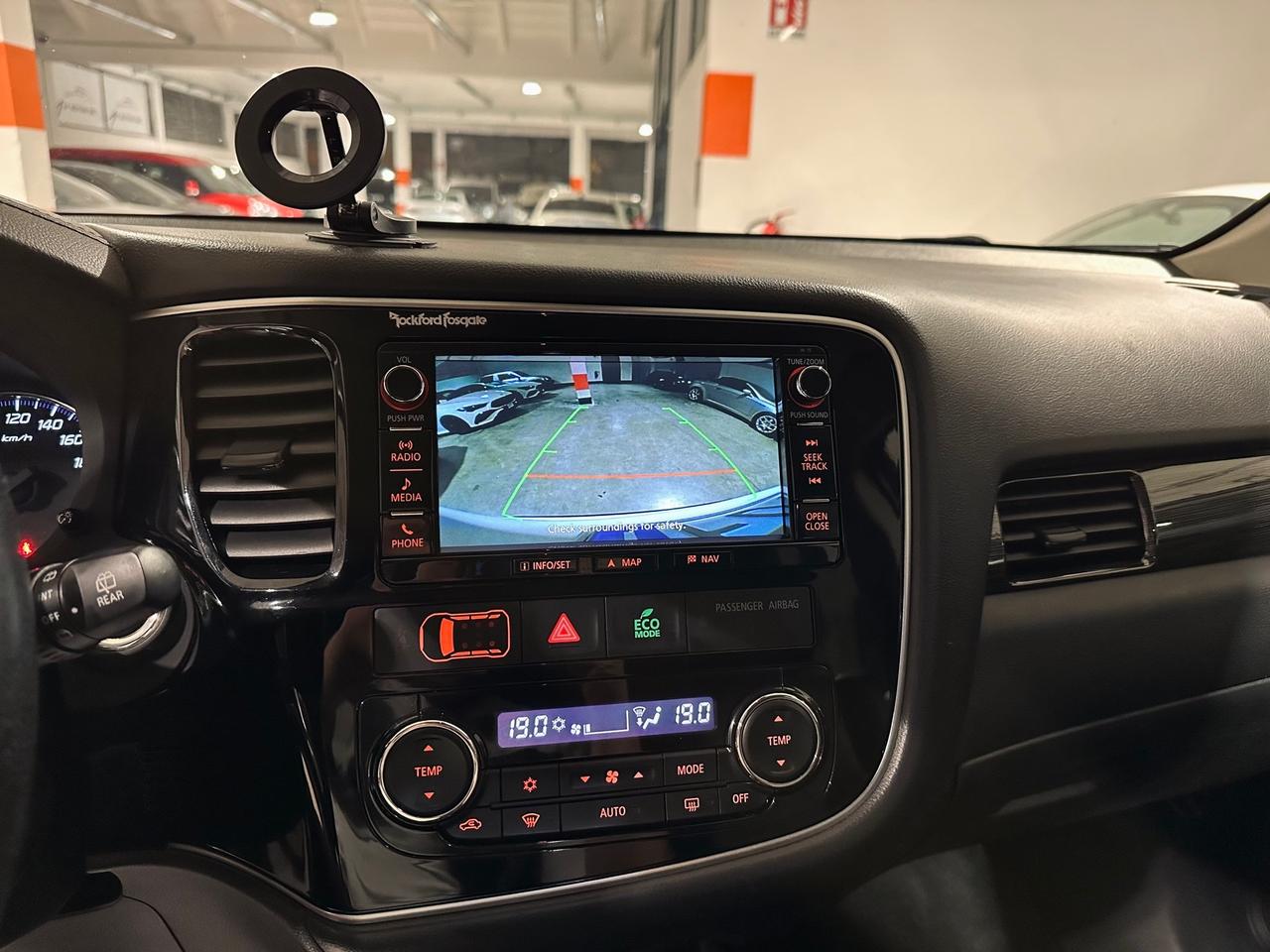 Mitsubishi Outlander 2.2 DI-D 4WD Instyle 7 POSTI-TETTO-TAGLIANDI UFFICIALI