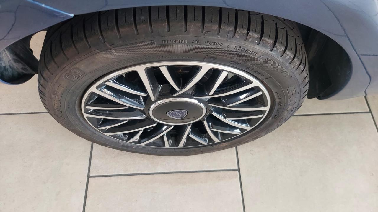 Lancia Ypsilon 1.0 FireFly 5 porte S&S Hybrid Silver Plus - Nessun vincolo