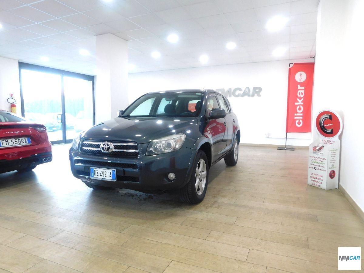 TOYOTA - RAV4 - 2.2 D-4D 177CV Luxury
