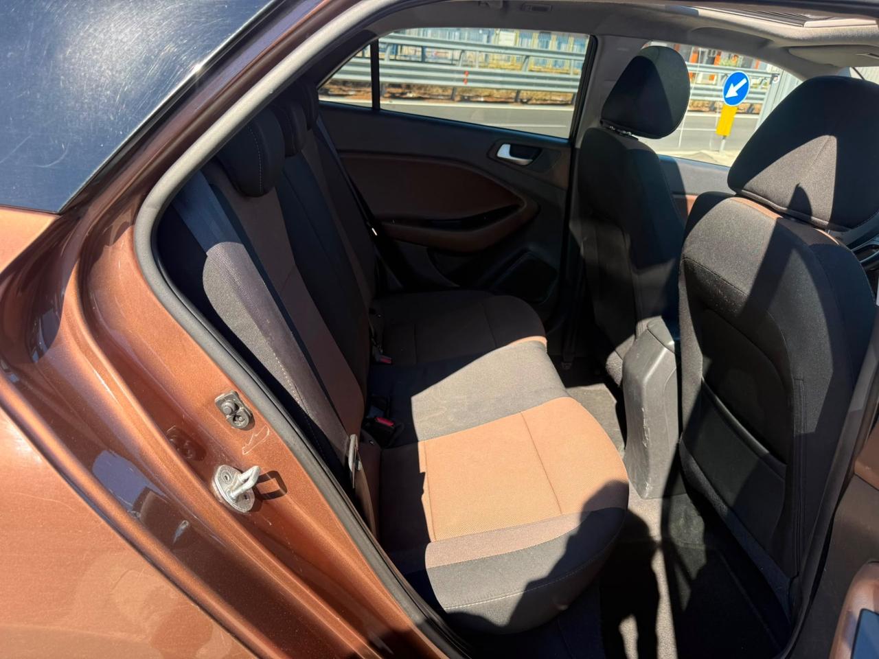Hyundai i20 1.2 84 CV tetto apribile