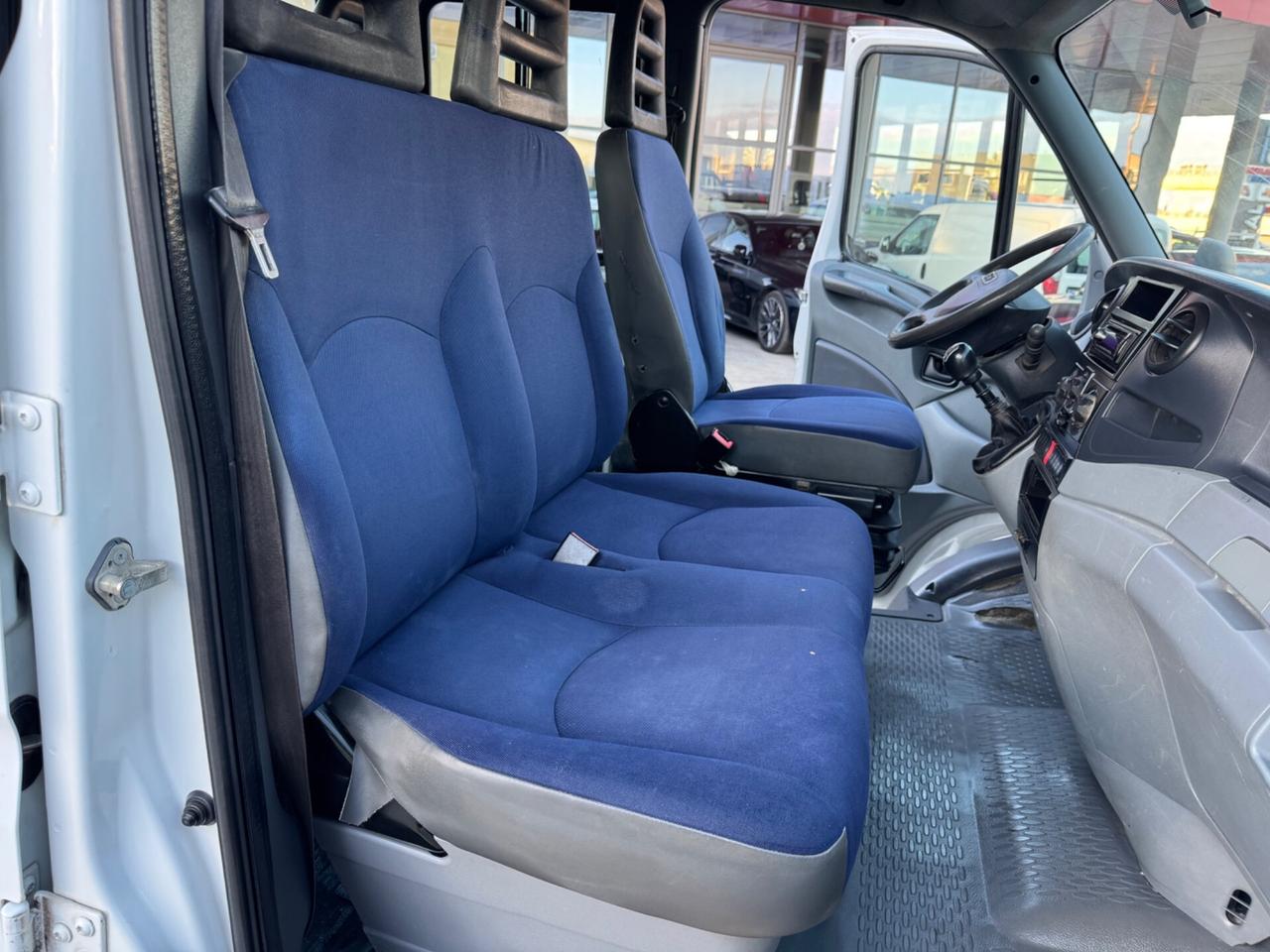Iveco daily 35c15 7 posti ribaltabile e gru