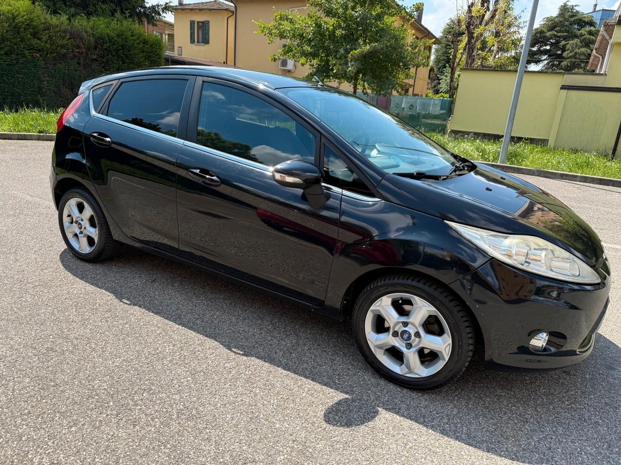 Ford Fiesta 1.4 tdci - NEOPATENTATI - 12 MESI DI GARANZIA -