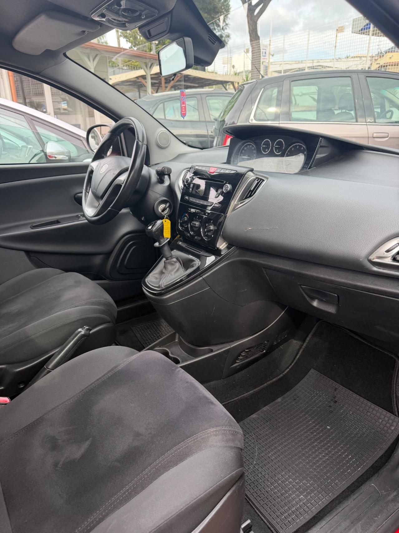 Lancia Ypsilon Ecochic Gold
