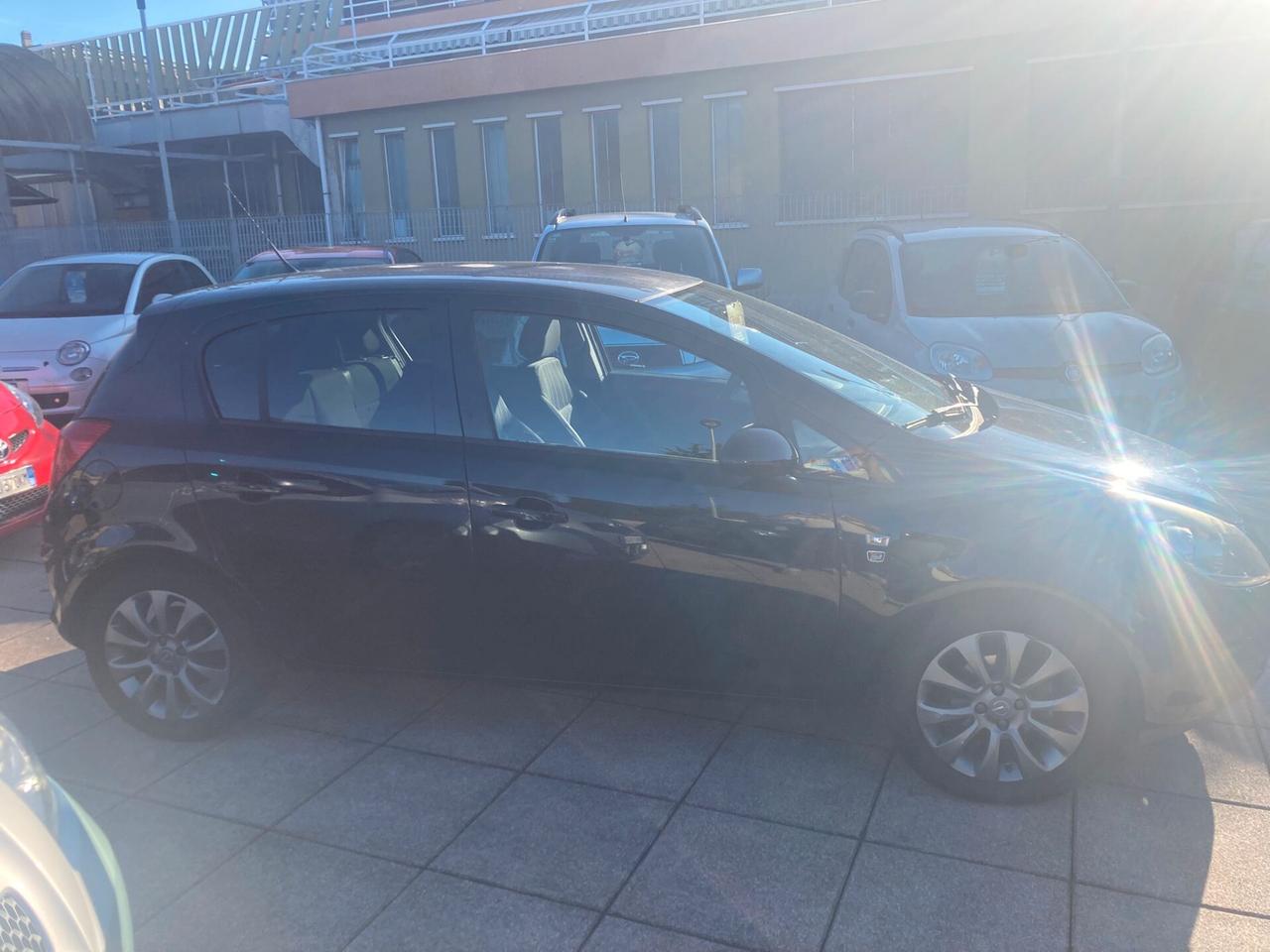 Opel Corsa 1.2 5 porte Cosmo