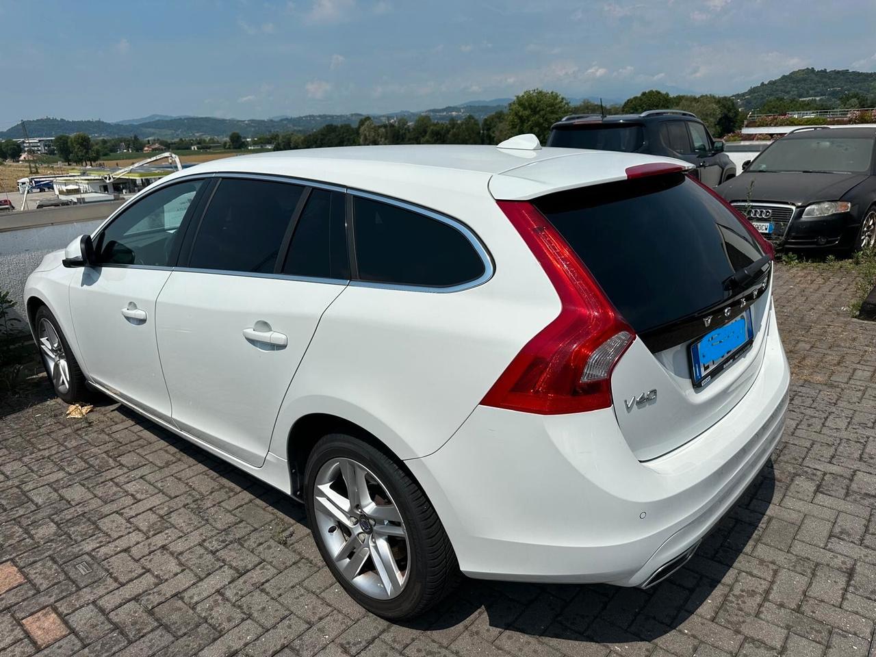 Volvo V60 D4 Geartronic R-design Kinetic
