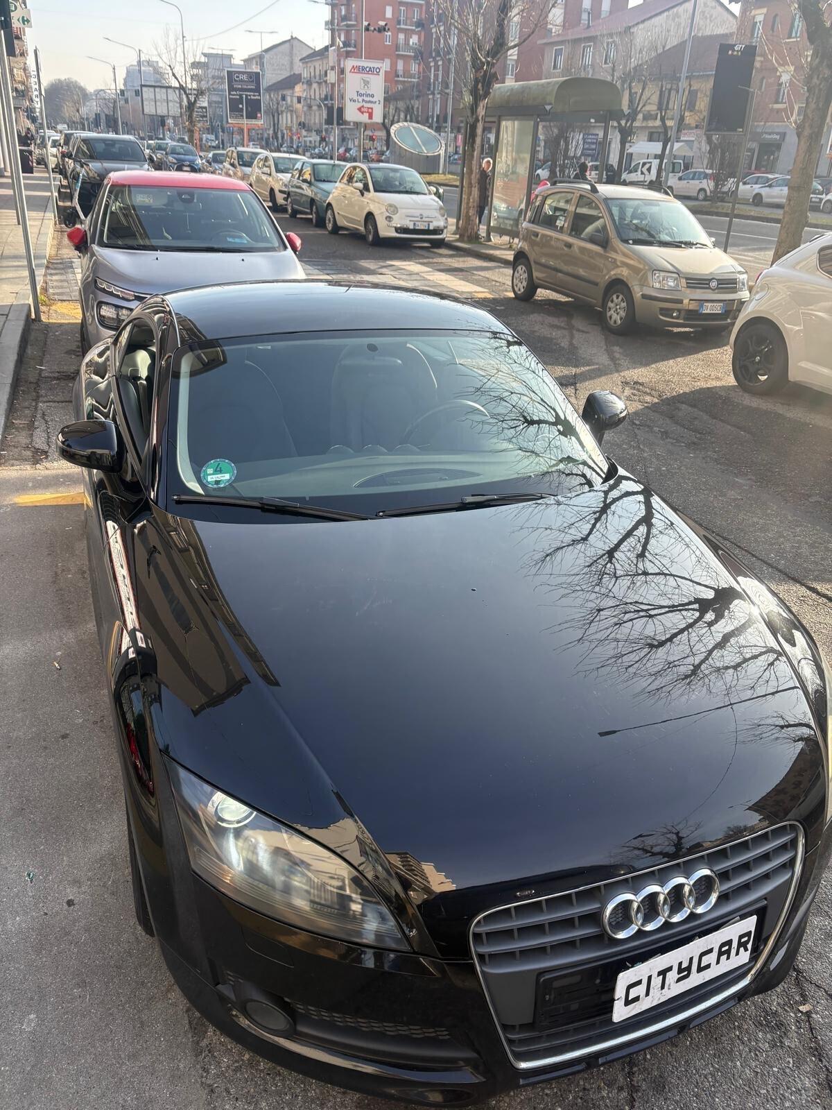 Audi TT Coupé 2.0 TFSI 200 cv book service