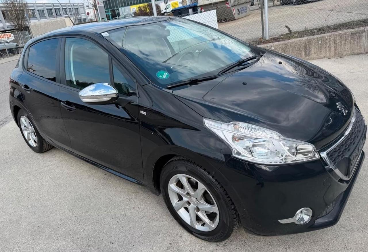Peugeot 208 PureTech 82 5 porte Allure