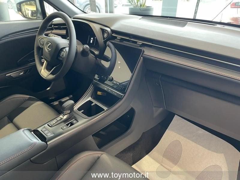 Lexus LBX Hybrid Emotion