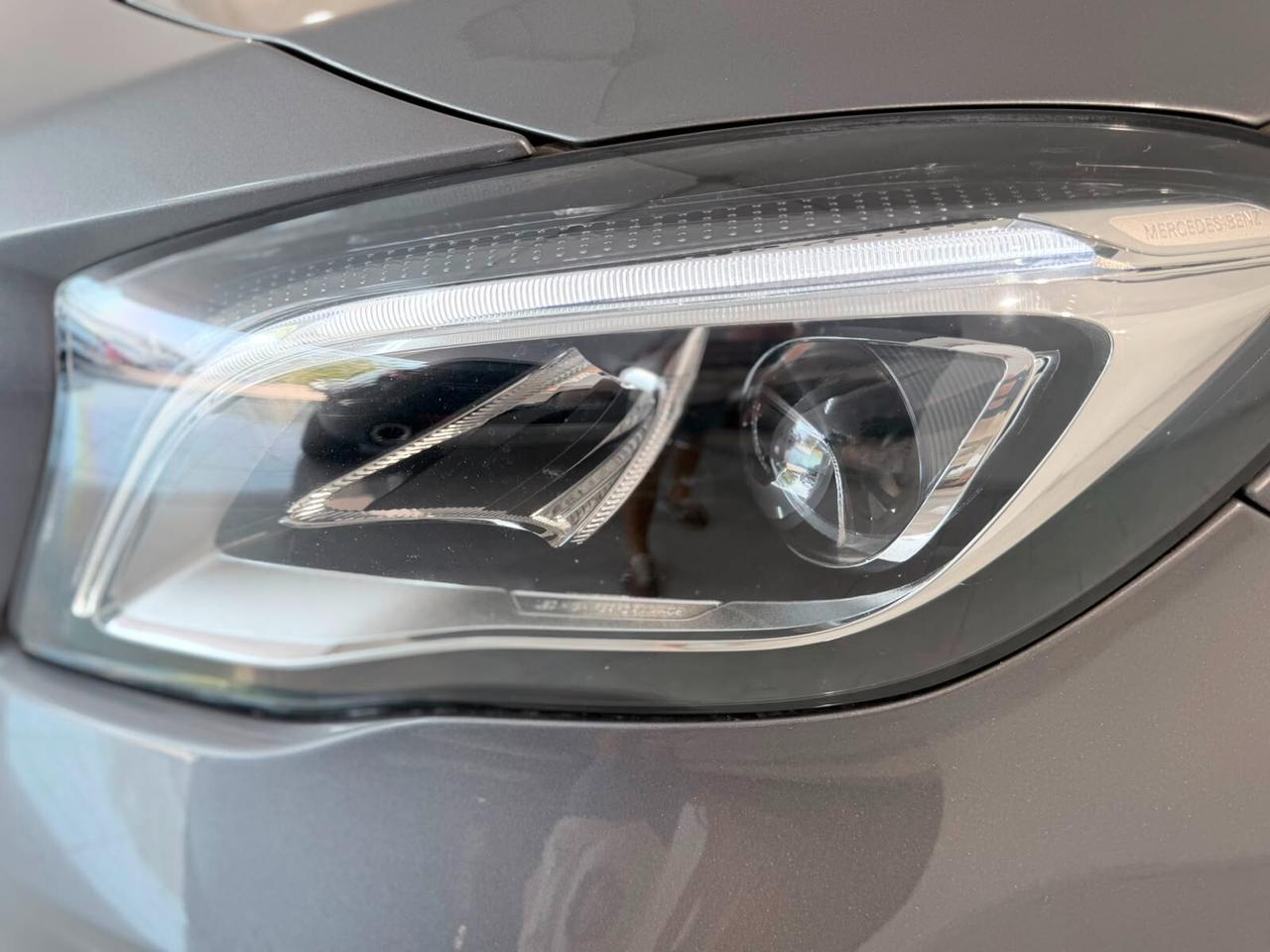 MERCEDES GLA 180D PREMIUM NEOPATENTATI