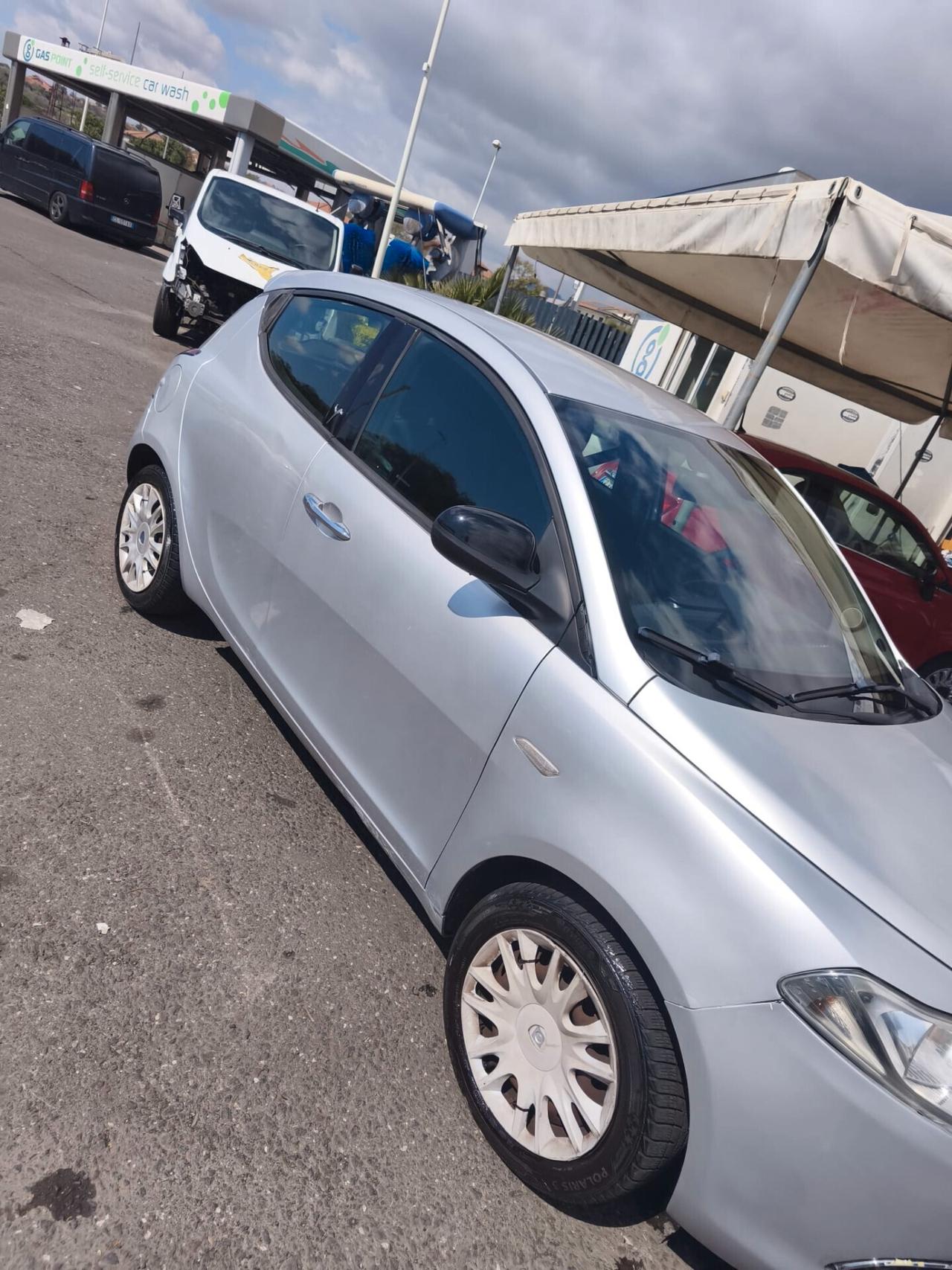Lancia Ypsilon 1.2 69 CV 5 porte S&S Silver