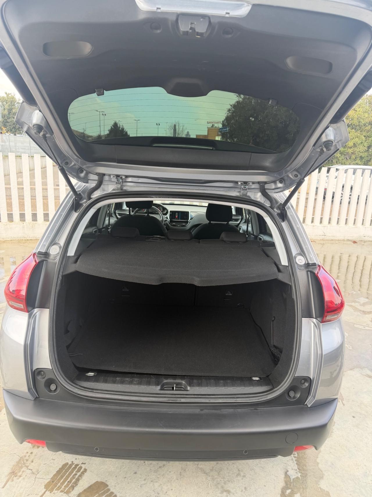 Peugeot 2008 BlueHDi 100 S&S Black Matt