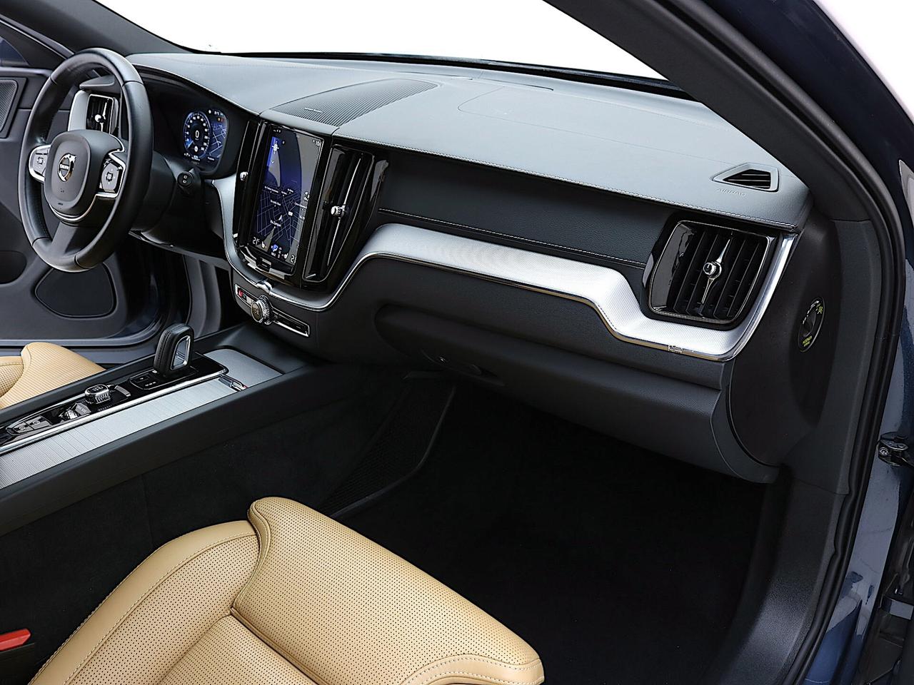 Volvo XC60 B4 AWD Inscription TETTO APRIBILE
